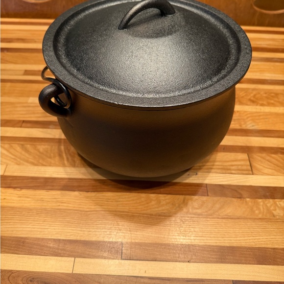 New Smith Clark 6-Quart Cast Iron Cauldron Pot with Handle - Picture 4 of 5